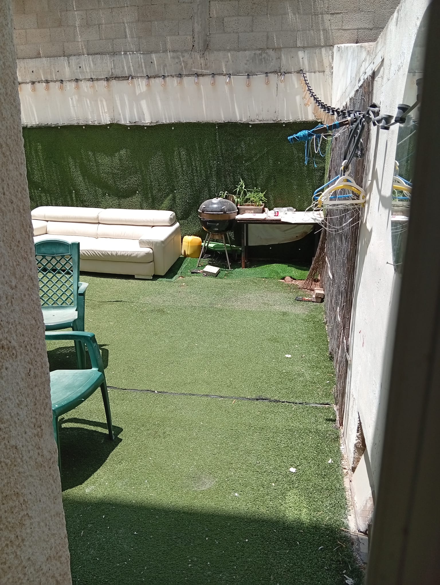חצר מבט נוסף